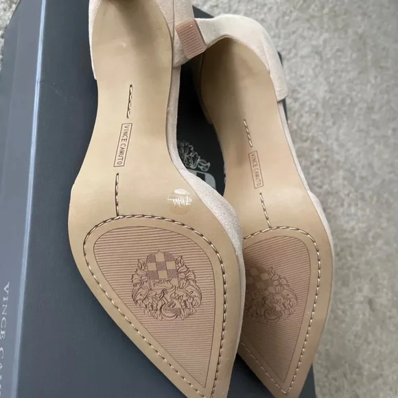 Vince Camuto Womens VC-Renny Suede Closed Toe Classic Pumps, Buff, Size 7.5 T1q7 - Picture 2 of 4